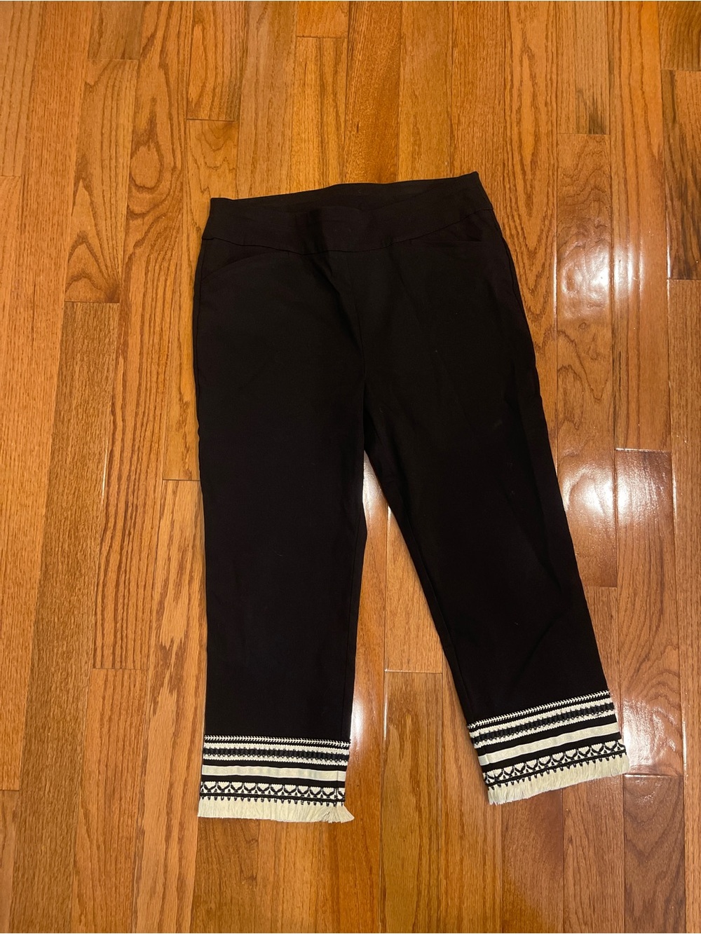 Chico's Perfect Stretch Black Crop Capri Fringe Trim Pants Size 2